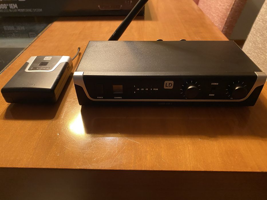 U300 IEM Wireless in-ear Monitoring System - Excelente estado