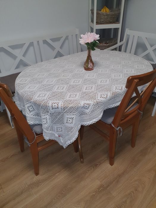 Stół owalny na drewnianej nodze 130 x 90 cm