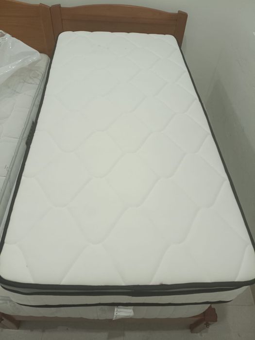 Colchão de molas novo, macio e confortável, por 110 euros.