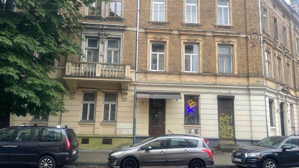 Продаж 2 кімнатної квартири в центі вулиця Пекарська 36
