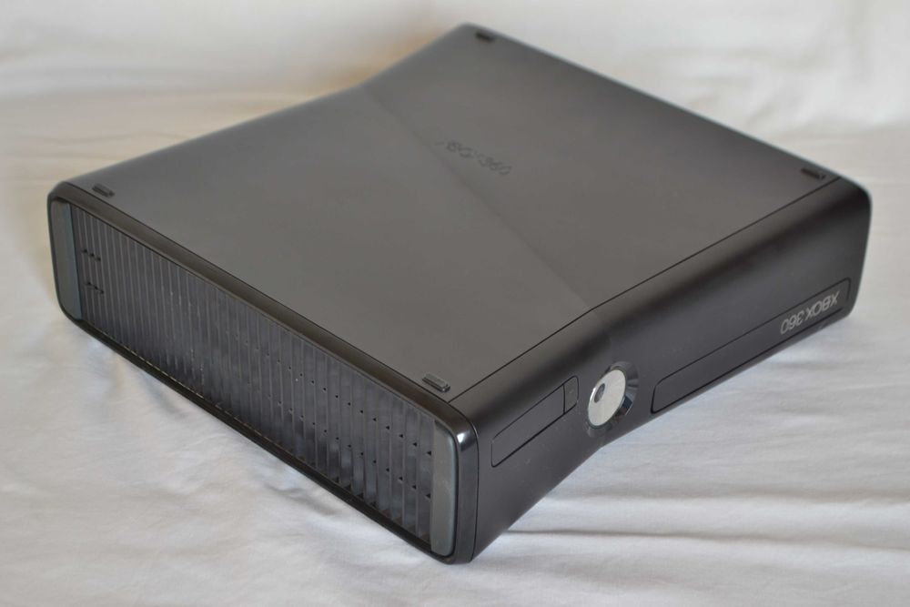 Игровая приставка Xbox360, 500Gb забит играми, обновлена! Идеал