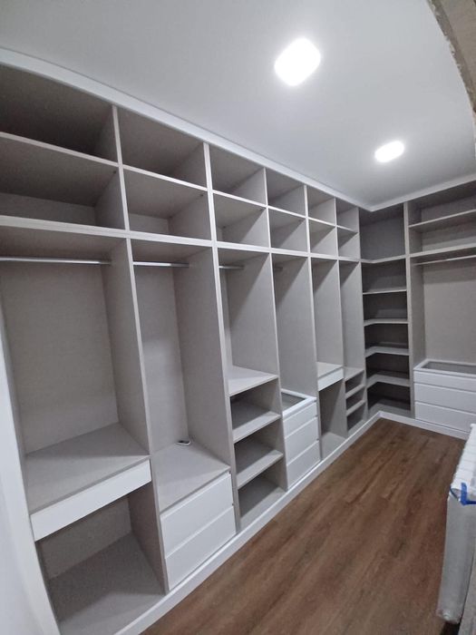 Fazemos rouupeiros por media,em hidrofago lacado brilho ,ou mate ,.