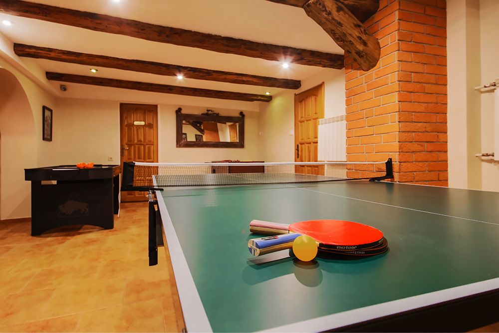 Noclegi ze śniadaniem: dart, ping pong, pilkarzyki, cymbergaj