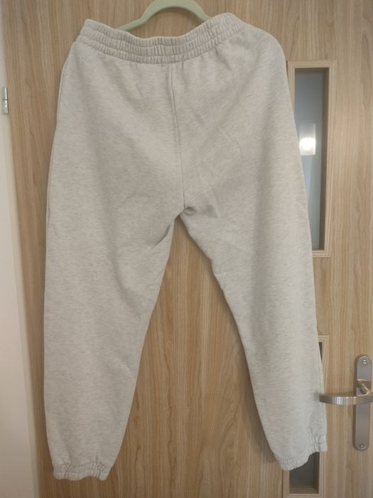 Szare spodnie dresowe