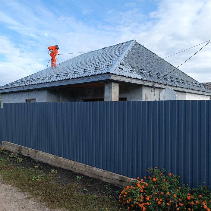 Фарбування дахів будинків та споруд