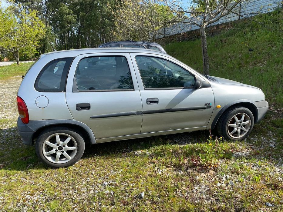 Opel Corsa B para peças