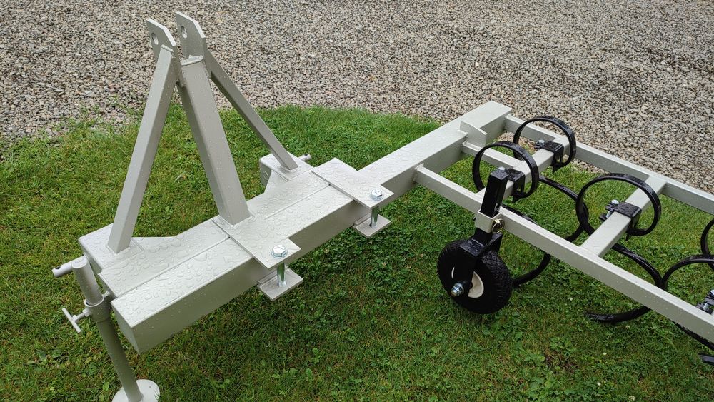 Kultywator sadowniczy podkoronowy dąb