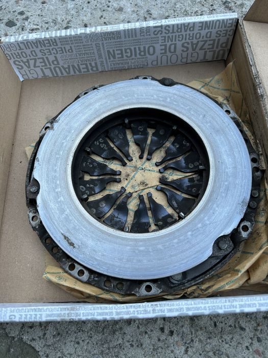Комплект сцепления Renault 302058134R