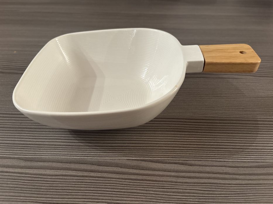 Miska do serwowania z raczką marki Home and You