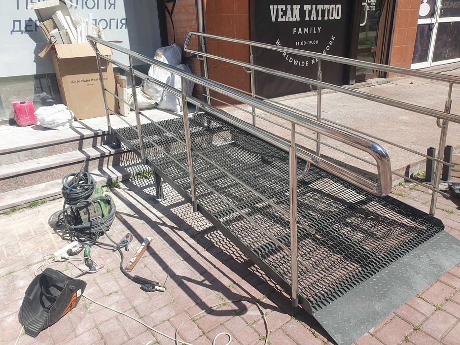 Пандус, Перила на пандуси,  Поручні для інвалідів, Флагшток