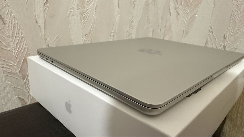 Продам macbook air m2