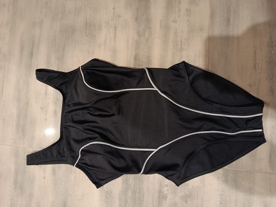 Strój kąpielowy w rozmiarze 40