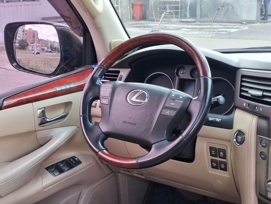 Lexus LX570 в гарному стані Торг є