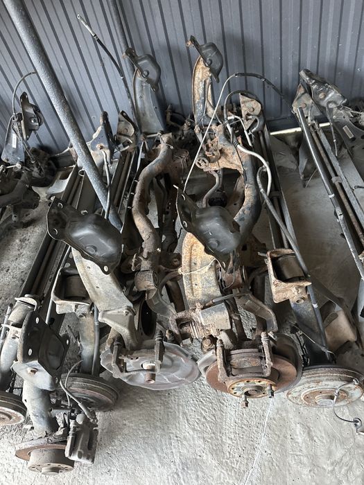 Балка Vw golf 5,6,7  touran jetta 5,6, tiguan 1 Skoda octavia A5 A7  rapid seat altea tolledo підрамник
