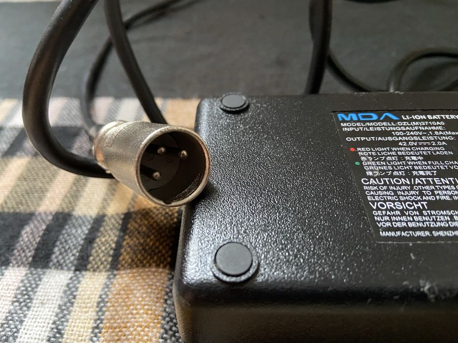 MDA Зарядний пристрій 42V 2A (для акумуляторів 36V)