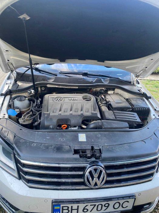 Продам Volkswagen Passat 2012  2.0 Diasel универсал топовой комплектации