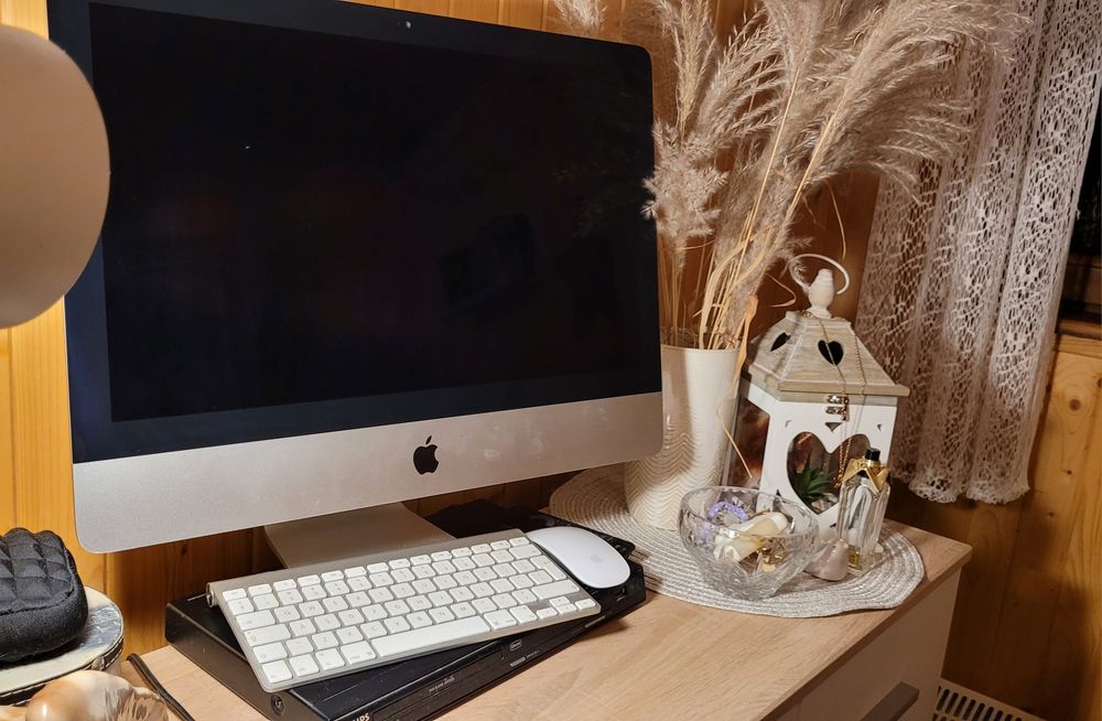 Komputer Apple iMac 21,5" | Intel i5 | 8 GB RAM | 1 TB | Klawiatura + Magic Mouse | Stan BDB
