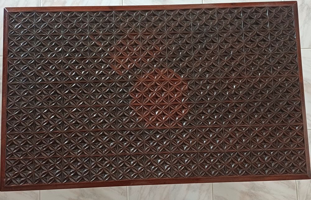 Mesa de centro em madeira maciça