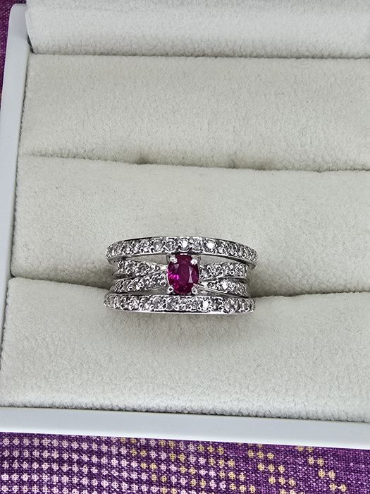 Кольцо с натуральными бриллиантами  и рубином,платина 900 ,золото