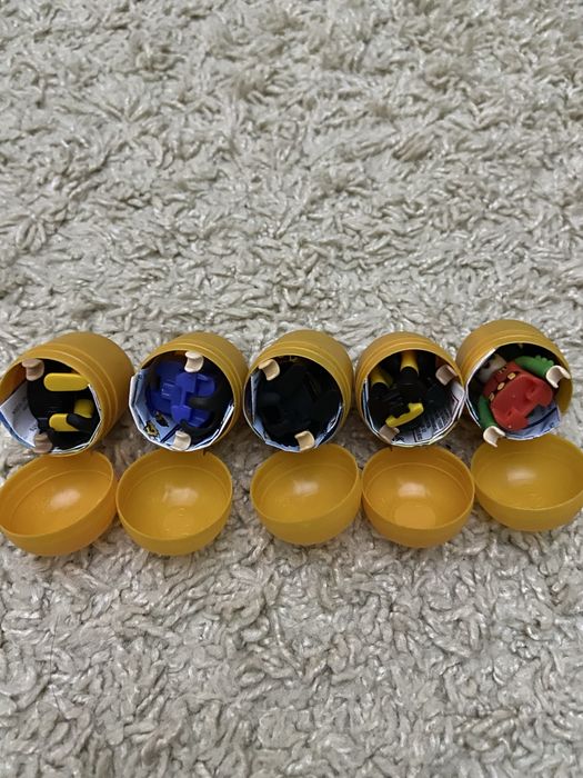 Кіндер фігурки DC плеймобіль, динозаврик natoons обмін