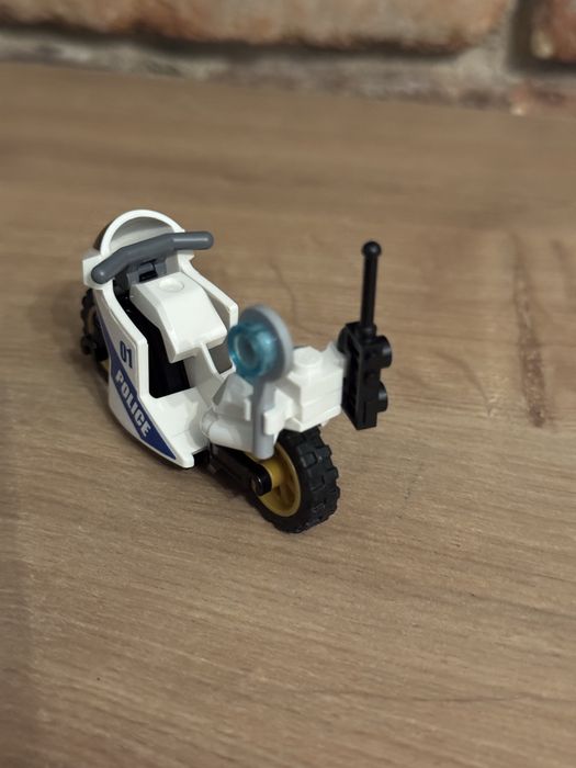 Lego 60137 motocykl motor