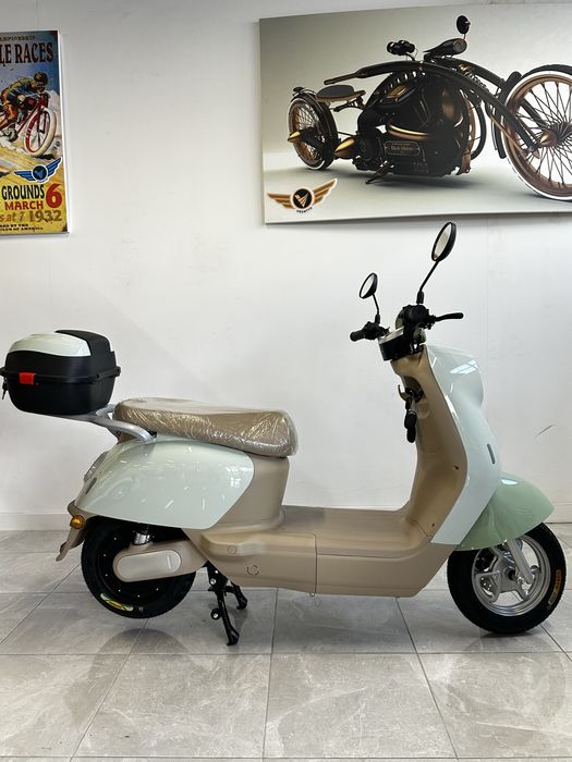 SCOOTER ELÉTRICA ESTILO VESPA ITALIANA,sem carta de condução,NOVAS,0KM