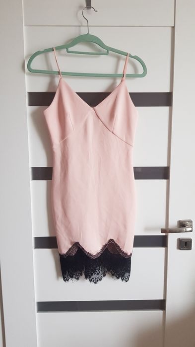 Club L sukienka dopasowana na ramiączkach  koronka r s