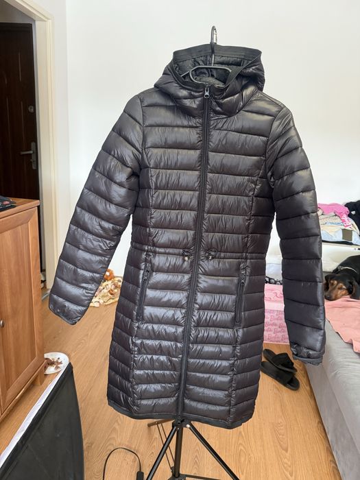 Pikowany puchowy płaszcz z kapturem CROPP