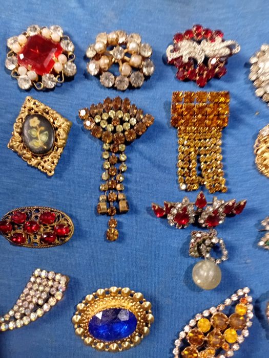 Брошки прошлих лет