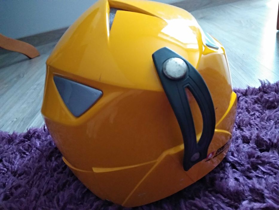 Kanarkowy kask BRENDA na narty lub snowbord