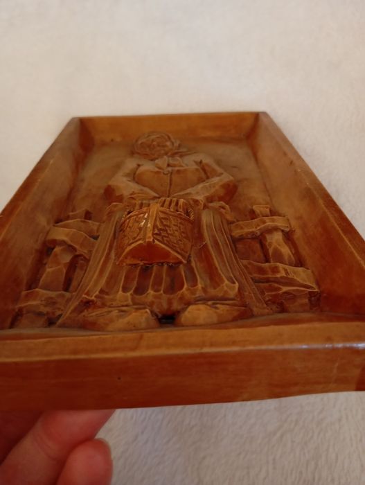 Płaskorzeźba ceramiczna