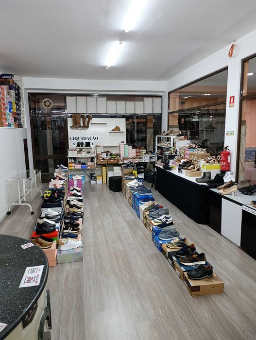 Trespasse Sapataria em centro comercial com 80m2