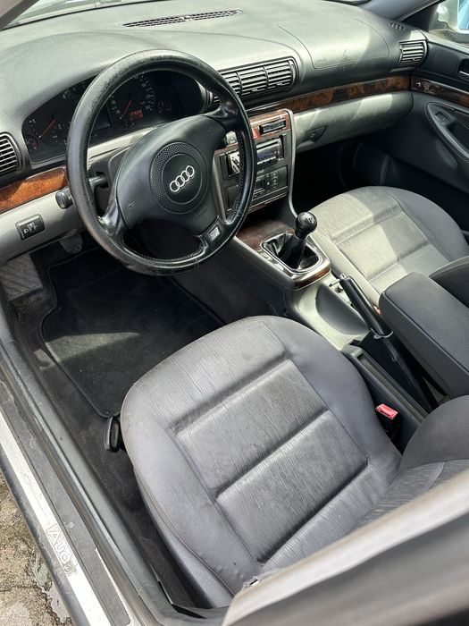 Audi A4 1.8 2000 - Para peças
