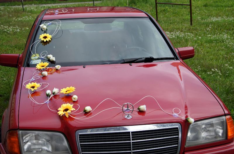 Dekoracja samochodu do ślubu, ozdoby ślubne i weselne