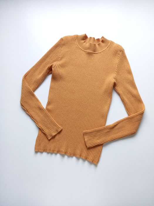Кофта в рубчик, рудого кольору.