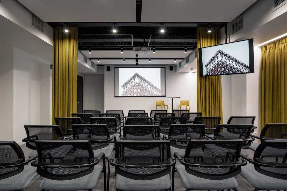 БЕЗ%  Офіс 363м2 БЦ Business City поруч з метро