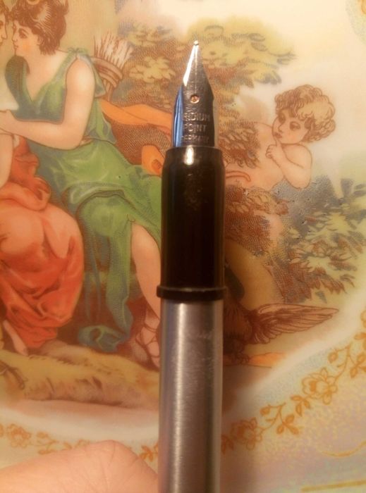 Ручки с золотыми и иридиевыми перьями, подстаканники