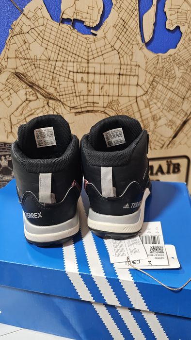 Зимові фірмові ботинки adidas 30
