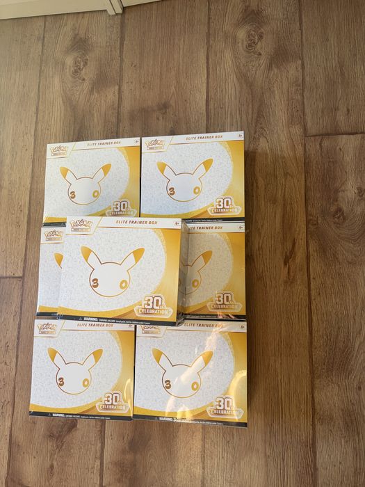 Pokemon tcg 30th Anniversary Collection Elite Trainer Box