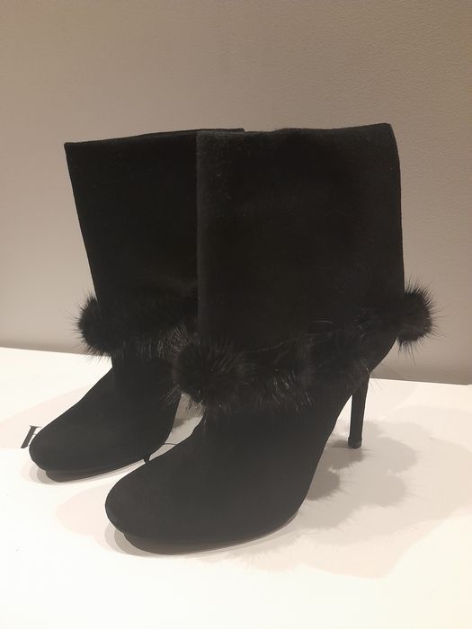 Zamszowe buty na szpilce Badura