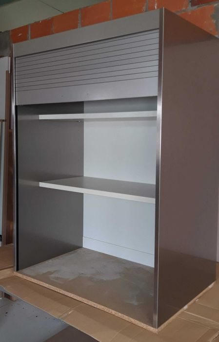 Armário persiana de apoio no tampo