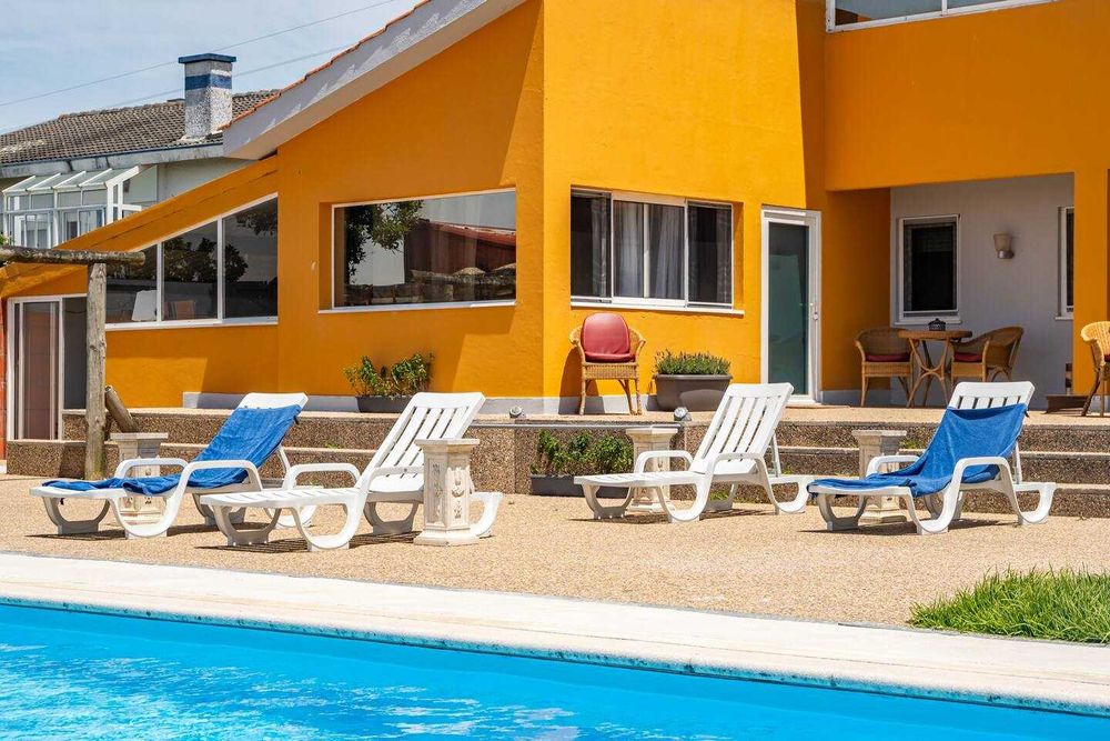 Quarto individual c/ WC - em Vivenda C/Piscina - Matosinhos (Porto)