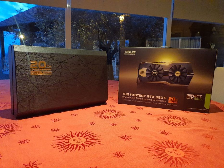 Gráfica GTX 980 Ti 20⁰ aniversário Asus - Gold Edition