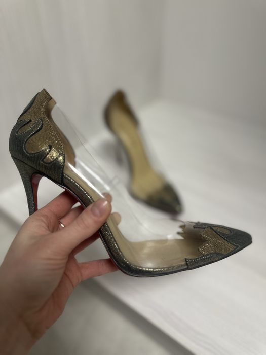 Нові туфлі золотого кольору з силіконом