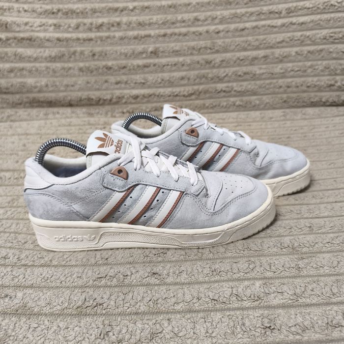 Оригінальні жіночі замшеві кросівки Adidas Originals  Rivalry Low 40 р