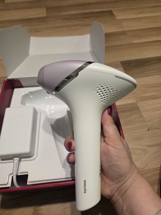 depilator Philips Lumea IPL Seria 8000 BRI940/00