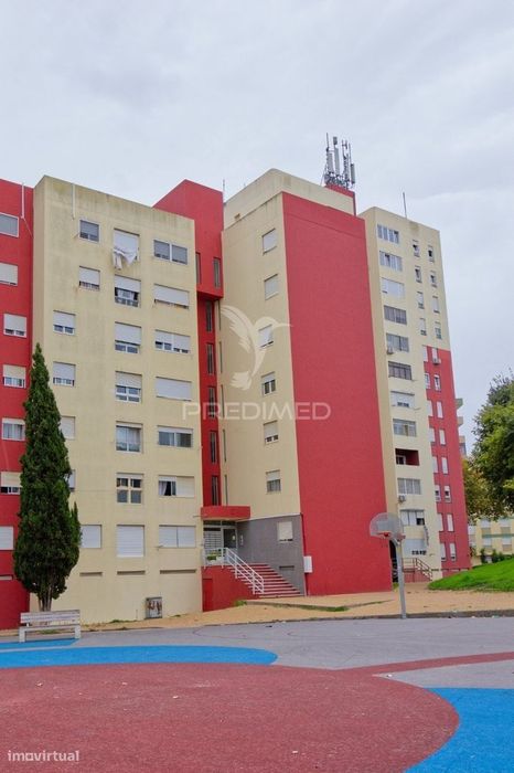 Apartamento T2 na Rua António Aleixo - Quinta do Rouxinol - Miratej...