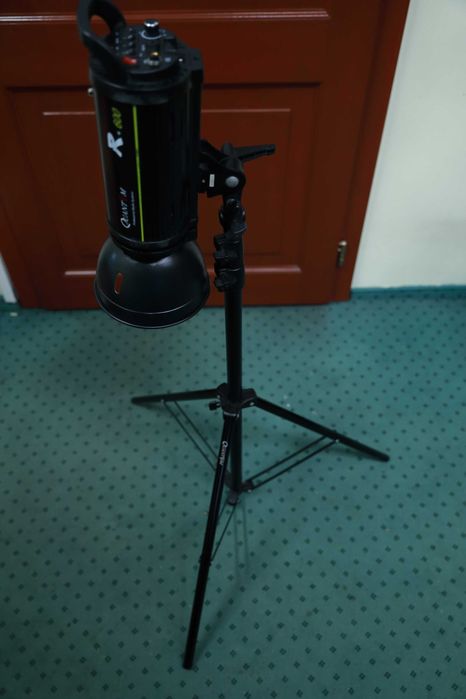 Lampa Quantuum R+ 600 oryginalny statyw