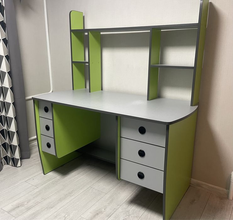 Стол письменный