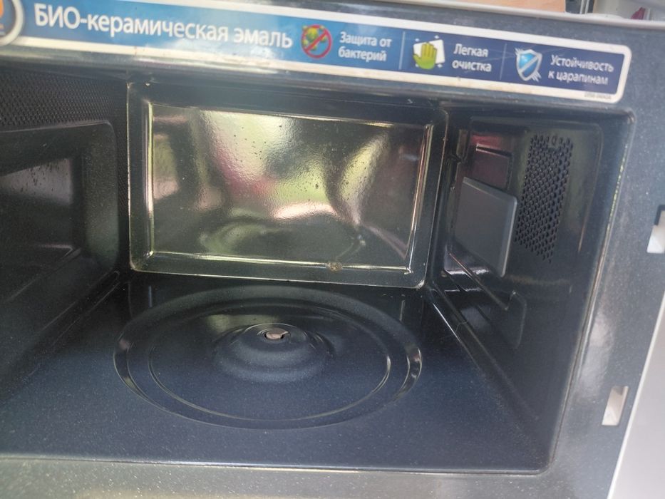 Мікрохвильова піч самсунг в робочому стані
